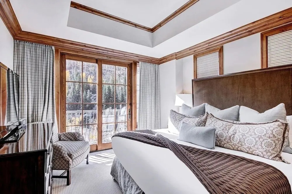 Ritz Carlton Vail #200 3 Bedroom Condo by RedAwning
