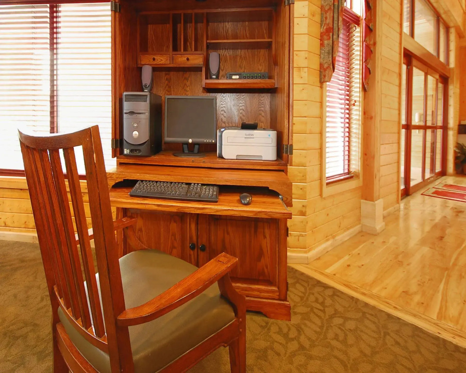 Norfolk Lodge & Suites, an Ascend Collection Hotel