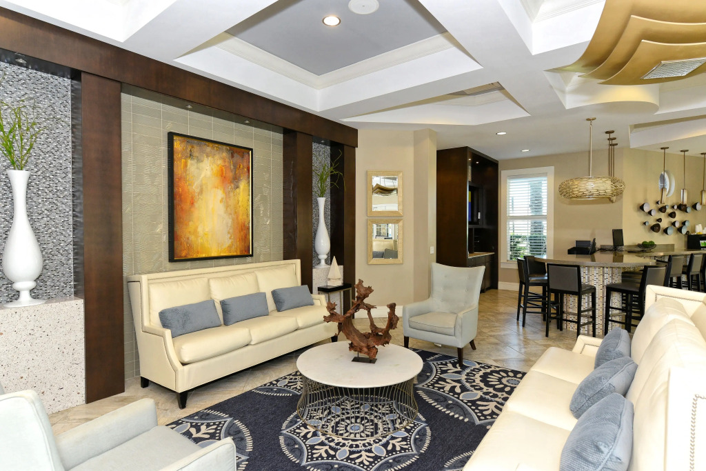5 Bedrooms 4 Bathrooms Solterra 4643 Td