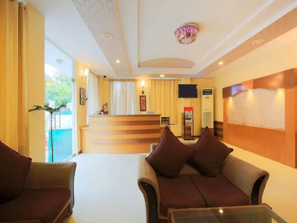 OYO 15782 Hotel Royal Residency