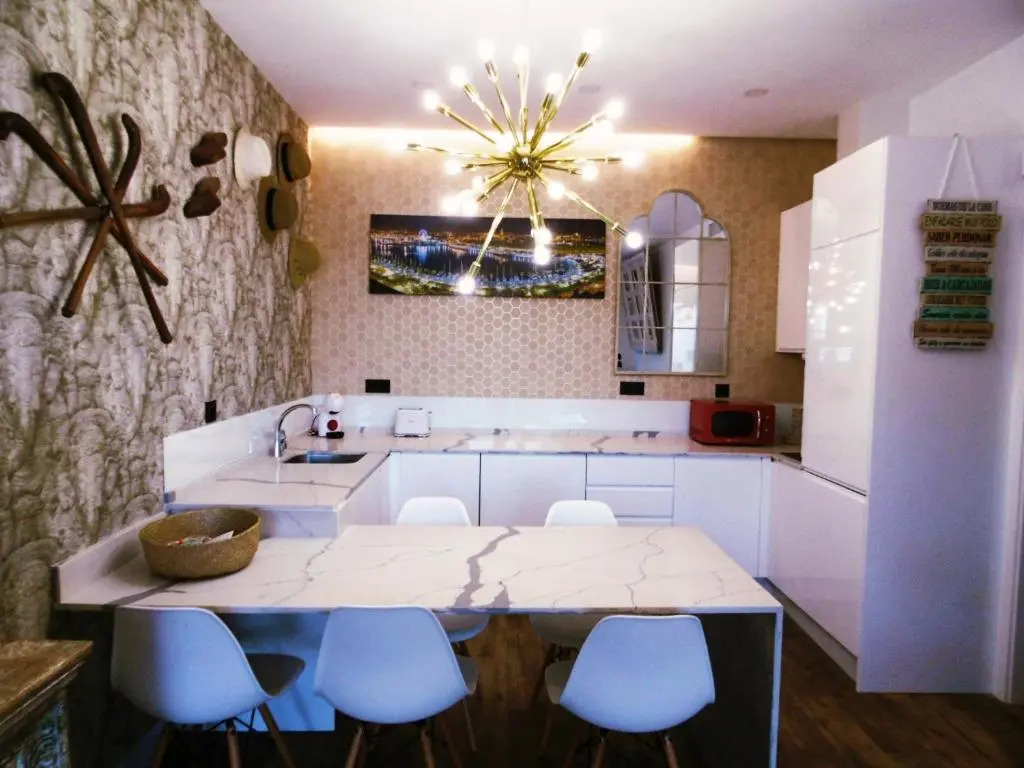 Apartamentos LOLA y MANUELA en primera línea playa Carihuela con excelente Terraza-jardin de 80 m2 frente al Mar con aparcamiento privado Ideal para descansar oyendo las olas del Mar