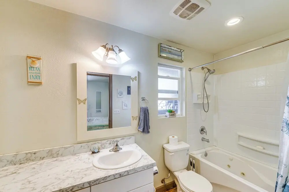 2 Mi to Old Town: House w/ Grill in Eureka!