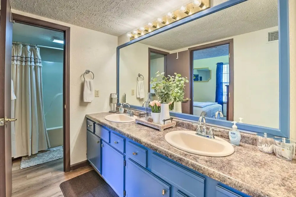 Balcony & Grill: Condo Near Table Rock Lake!