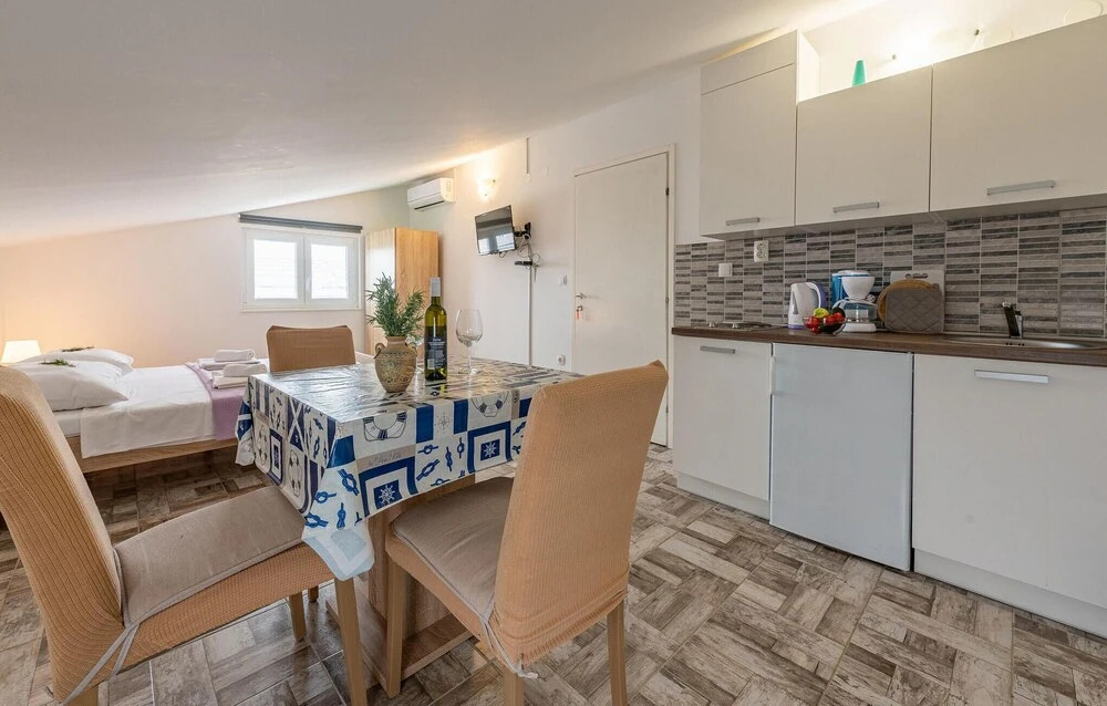 Awesome Apartment in Vrsi With Wifi