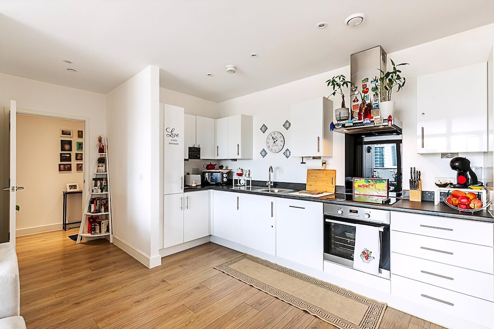 Stylish Canary Wharf Retreat For 2