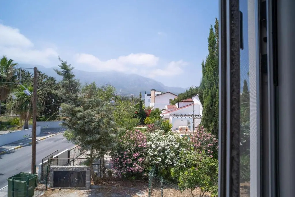 Beautiful Two-bedroom Apartment with Sea and Mountain views Sel 8-5