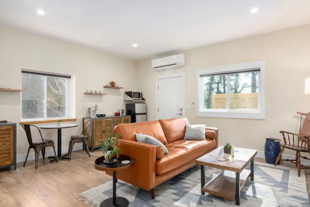 Eco-luxe 1bdr w Patio Free Tix Near Biltmore