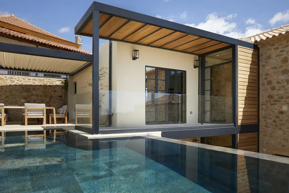 Villa with outdoor pool for 8 persons
