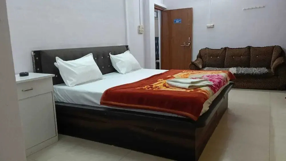 Hotel Trishla Inn Lodging & Boarding