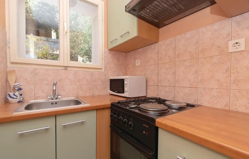 Beautiful Home In Gradina With Kitchen