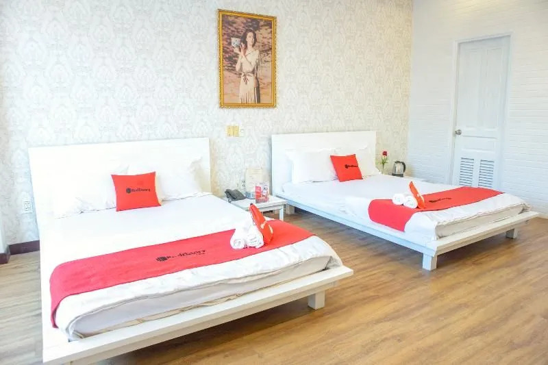 RedDoorz Plus @ Nguyen Thi Thap Street