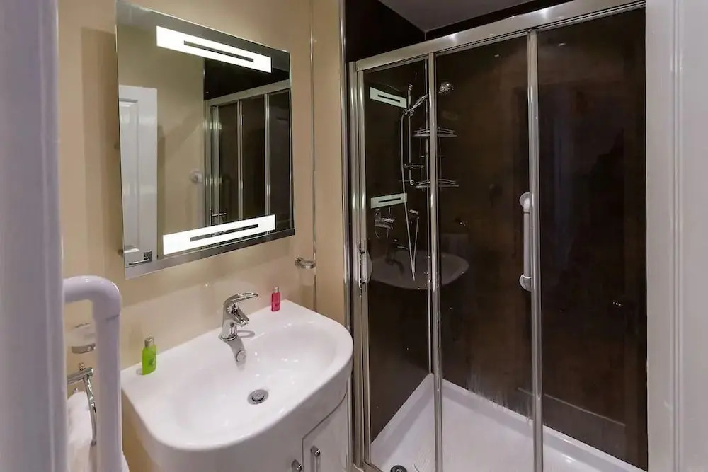 Stunning Tollcross Apartment
