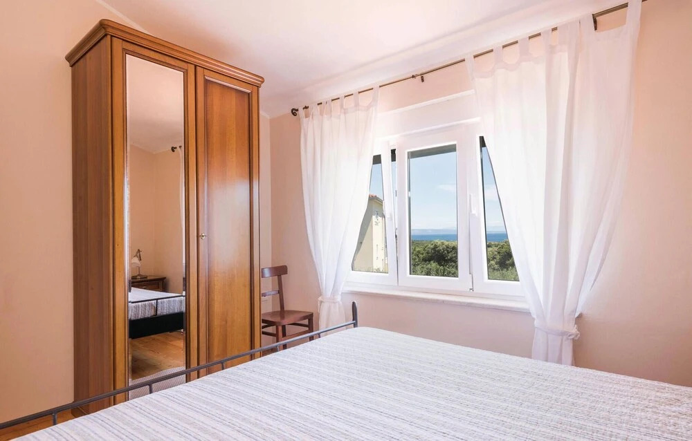 Nice Home in Liznjan With Wifi and 4 Bedrooms