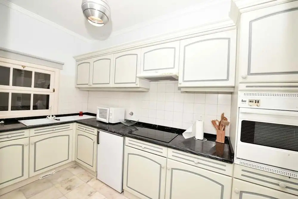 Apartment With one Bedroom in Caniço, With Wonderful sea View, Shared Pool, Enclosed Garden - 1 km From the Beach
