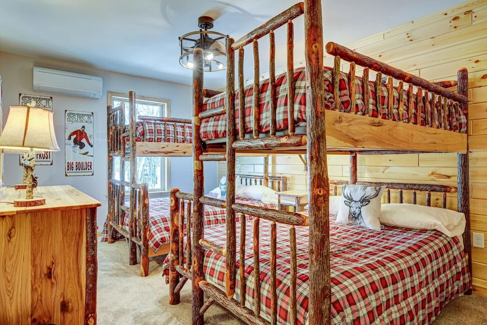 Top Notch Lodge by Avantstay Hot Tub, Game Room, Community Pool, Deck