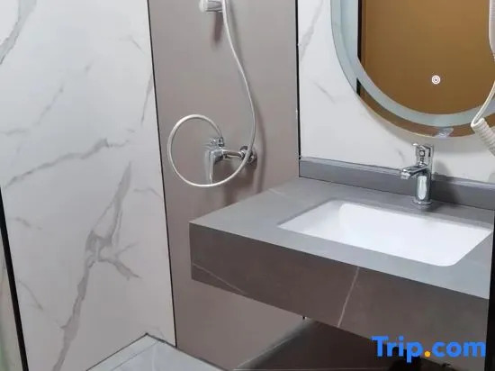 Tongcheng Qitian Business Hotel