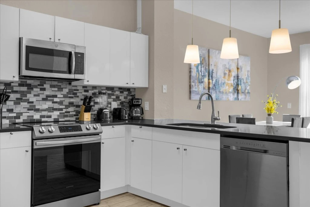 3 Bedrooms 3 Bathrooms Windsor Hills 7662 Sr
