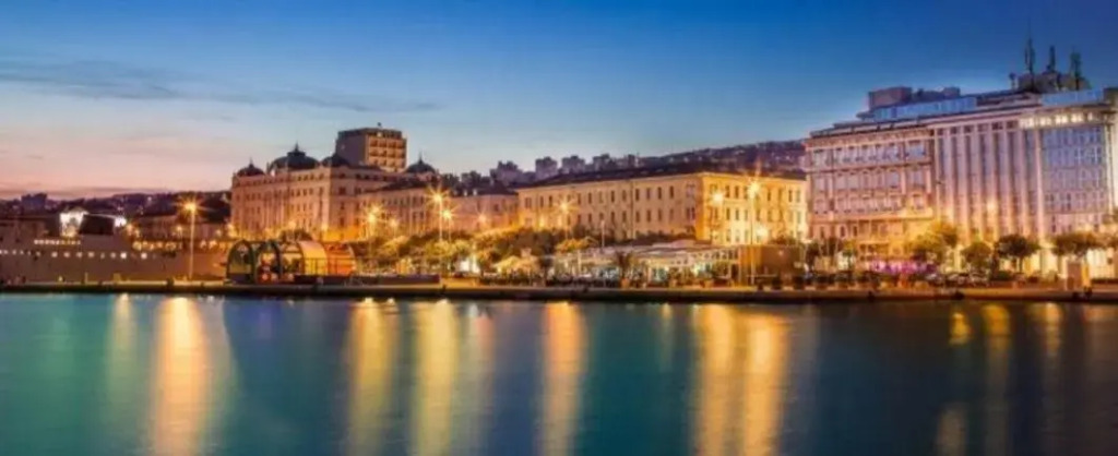 Rijeka apartment with free parking and large balcony