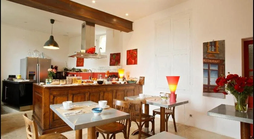 La Maison Rouge dUzes B&B