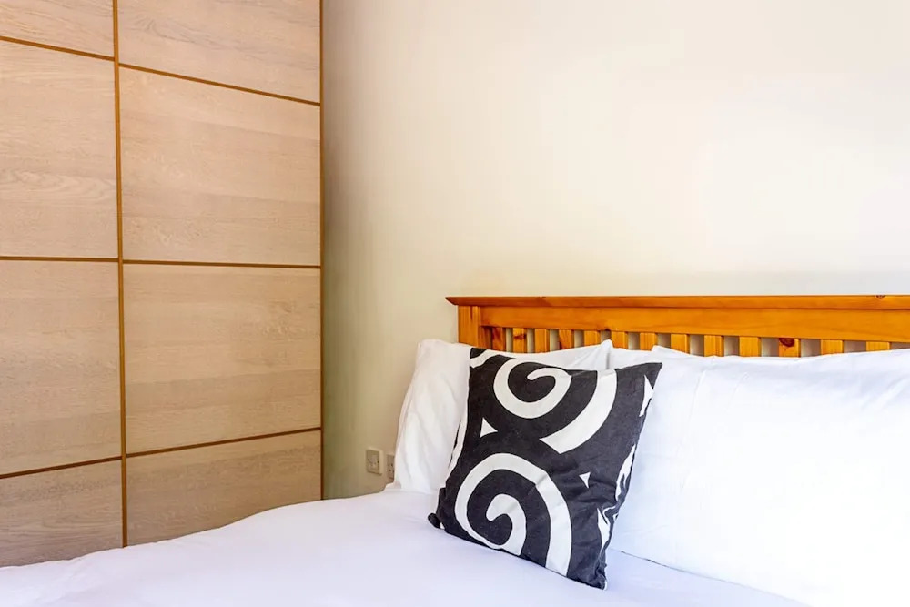 Modern 1 Bedroom Apartment in West London