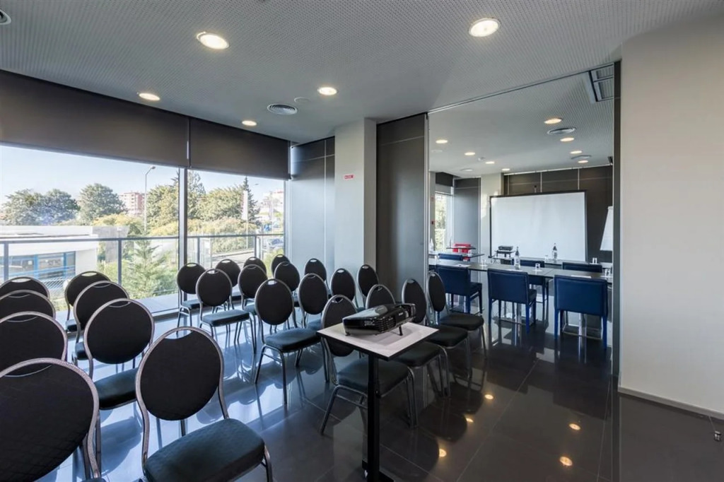 Holiday Inn Express Lisbon Alfragide by IHG