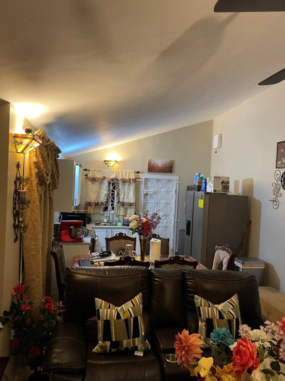 Loveable One-Bedroom House With Air Condition
