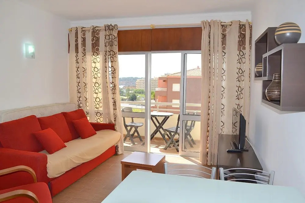 RH 3 Castelos Rocha Beach Apartment