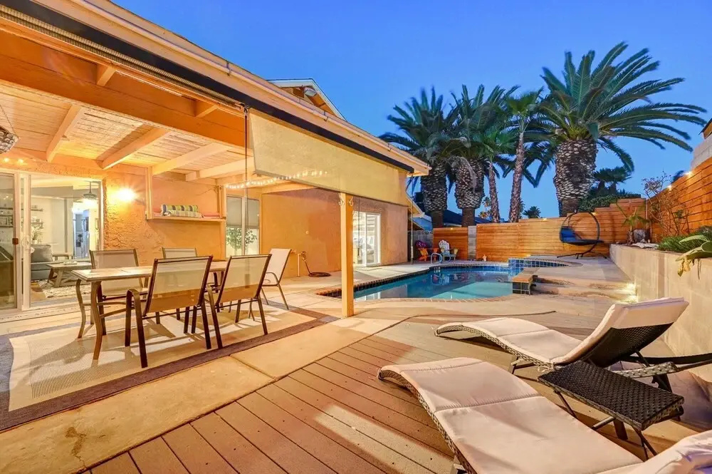 NEW Fresh Fun Heated Pool in Las Vegas 4 Bedrooms 1-story Minutes to the Las Vegas Strip Full Kitchen
