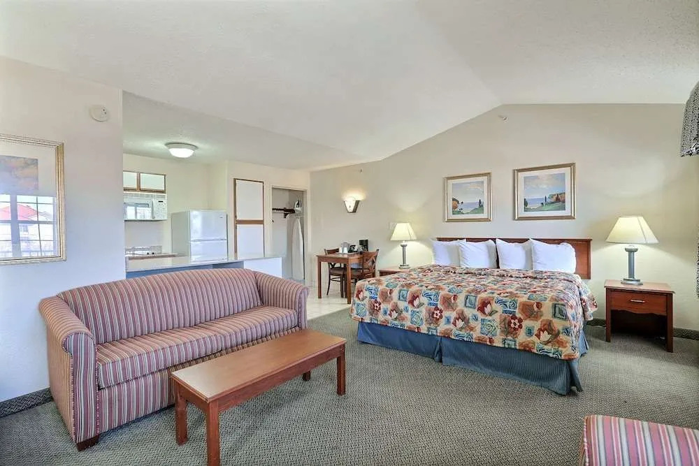 Plano Inn & Suites