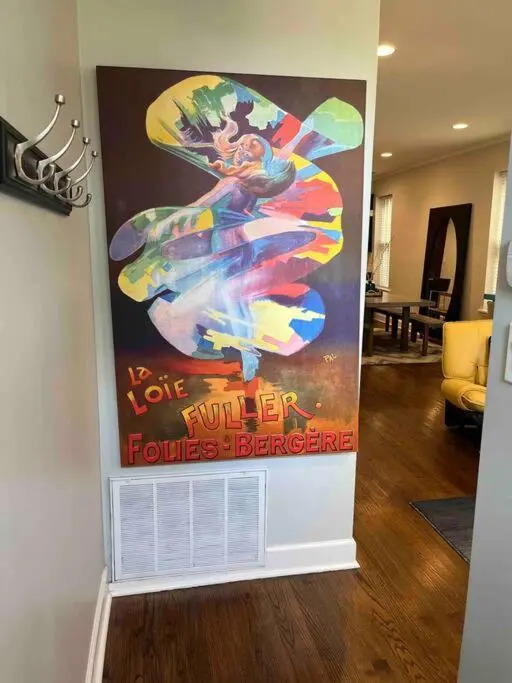 Trendy West Town Flat - 2 bed / 1.5 bath w parking