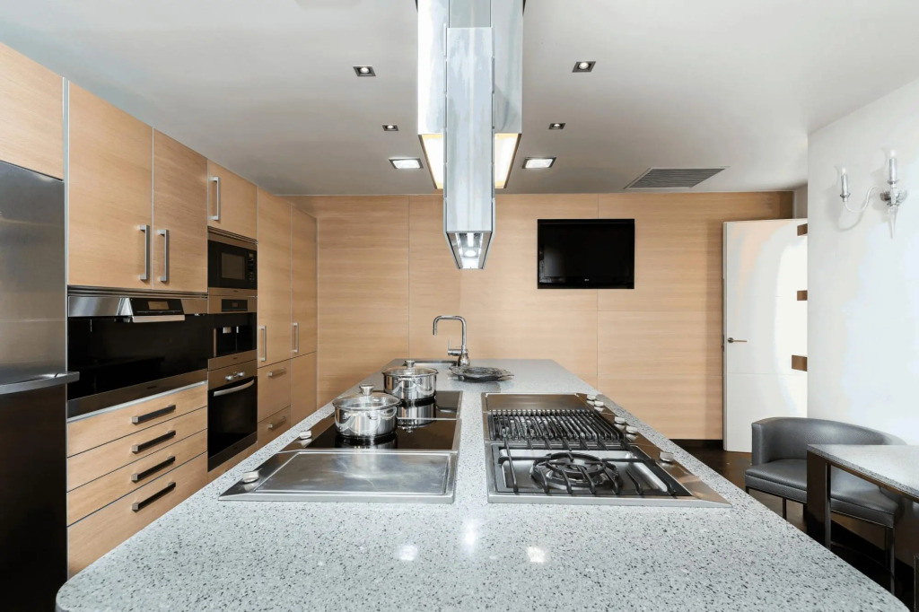 TESS Penthouse Deluxe DS11