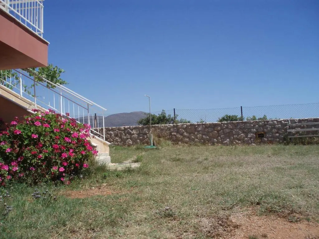 Lakis Apartments