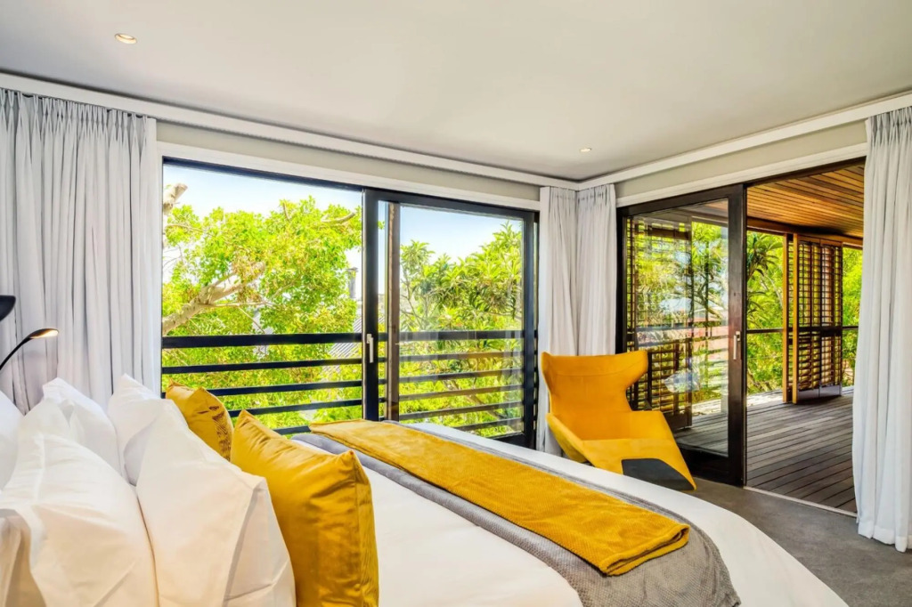 Beautiful 1 Bedroom Apartment With Private Balcony