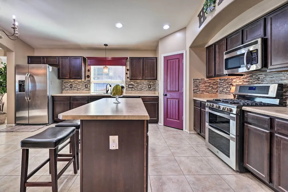Maricopa Home w/ Swim-up Bar, Heated Pool & Slide