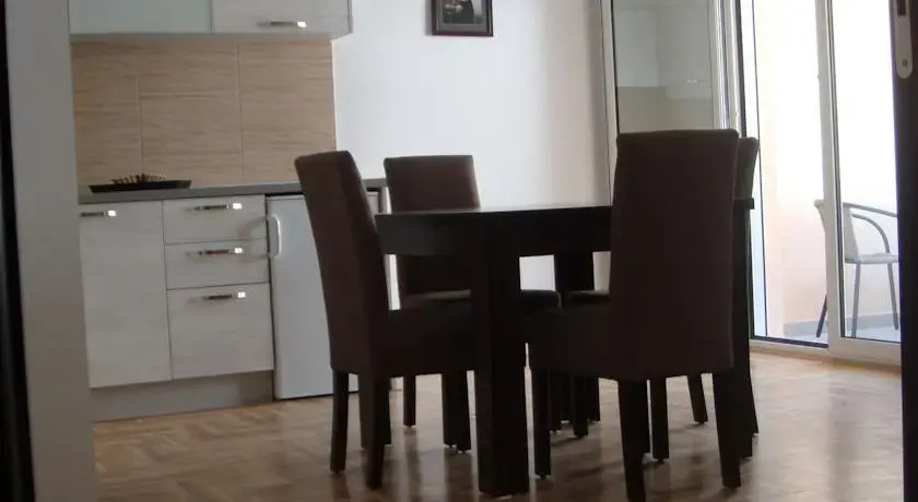 Apartments Tipon