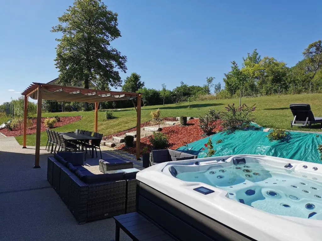 Gîte indépendant avec SPA, jardin, terrain de pétanque, proche vignoble du Champagne à Colombey - FR-1-611-45