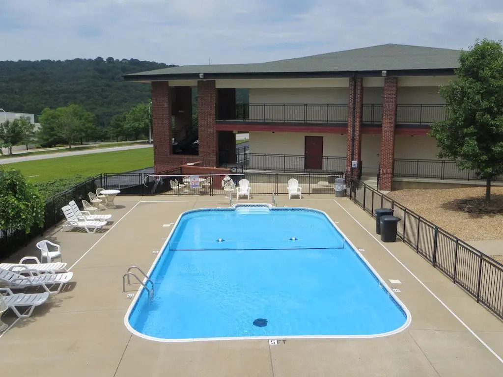 Lodge At the Falls
