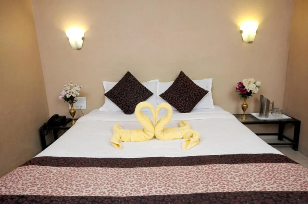Hotel Vyankatesh & Pure Veg Restaurant