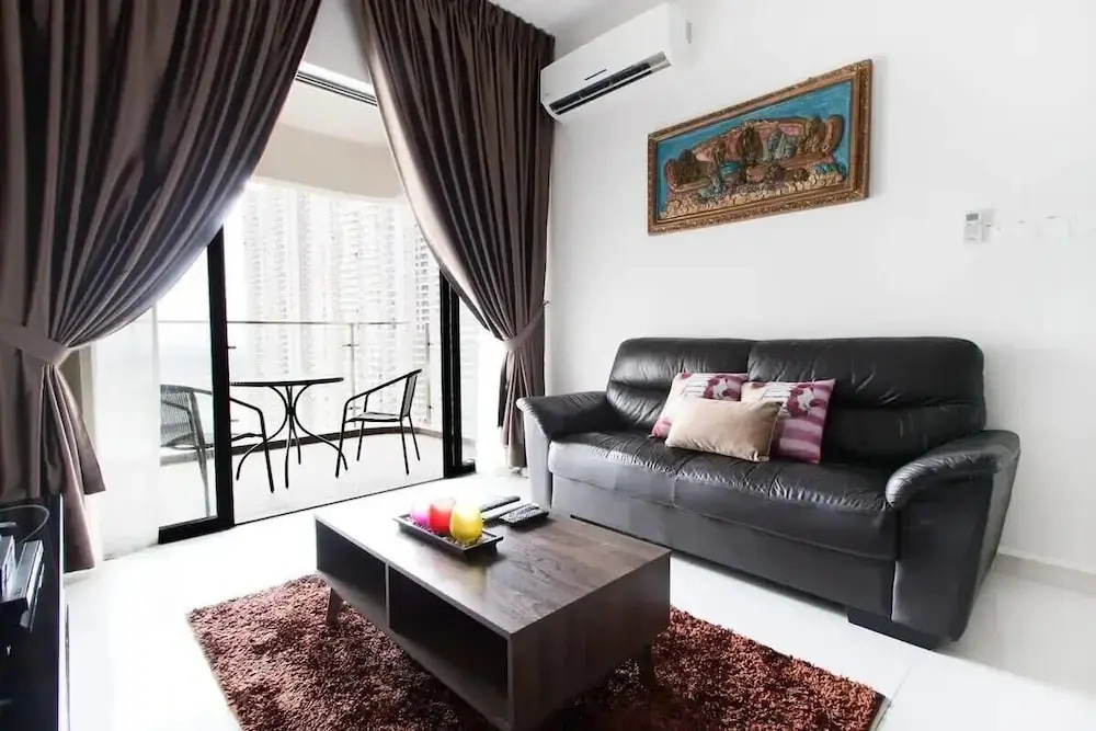 High-floor 2BR Suite, Water Views, Free Parking