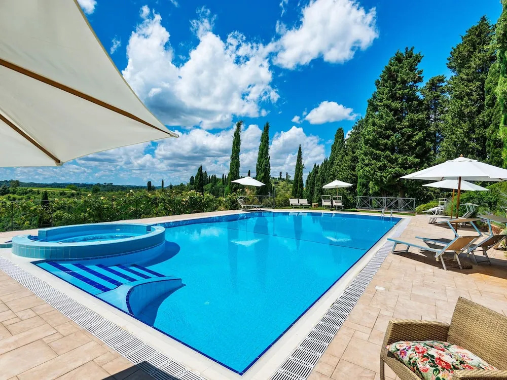 Graceful Apartment in San Miniato with Swimming Pool