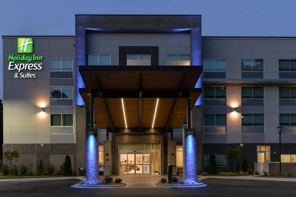 Holiday Inn Express & Suites Charlotte - Ballantyne by IHG