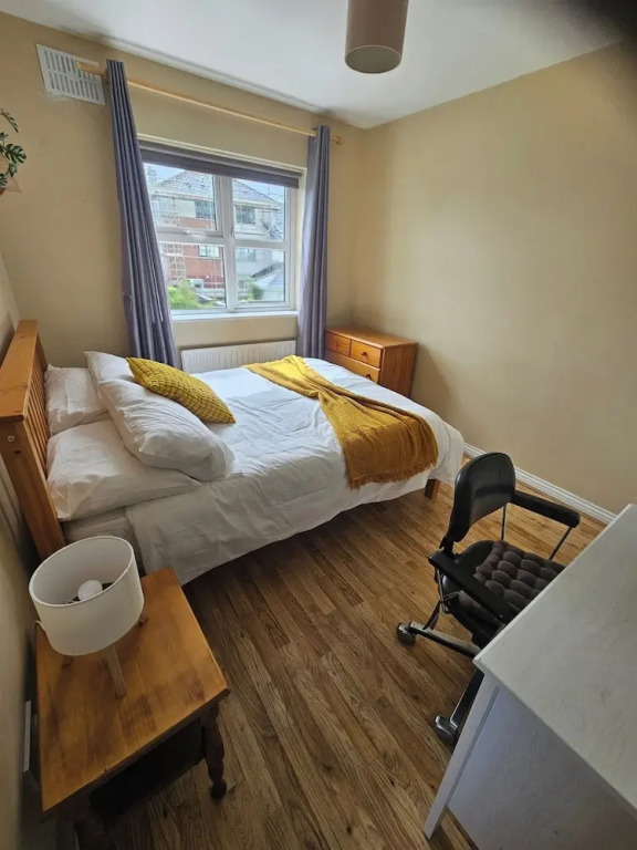 Stunning 6 Bed House With Private Garden in Galway