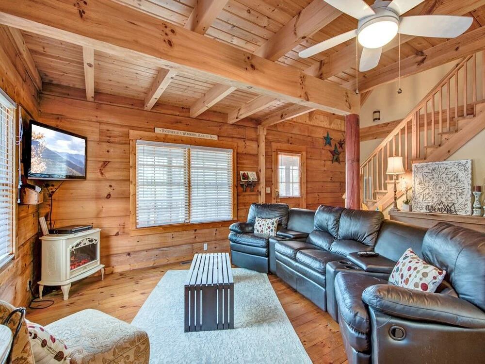 Black Bear Hideaway 3 Bedroom Home with Hot Tub