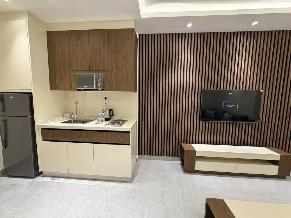 003jre Apartment With Stunning Boulevar