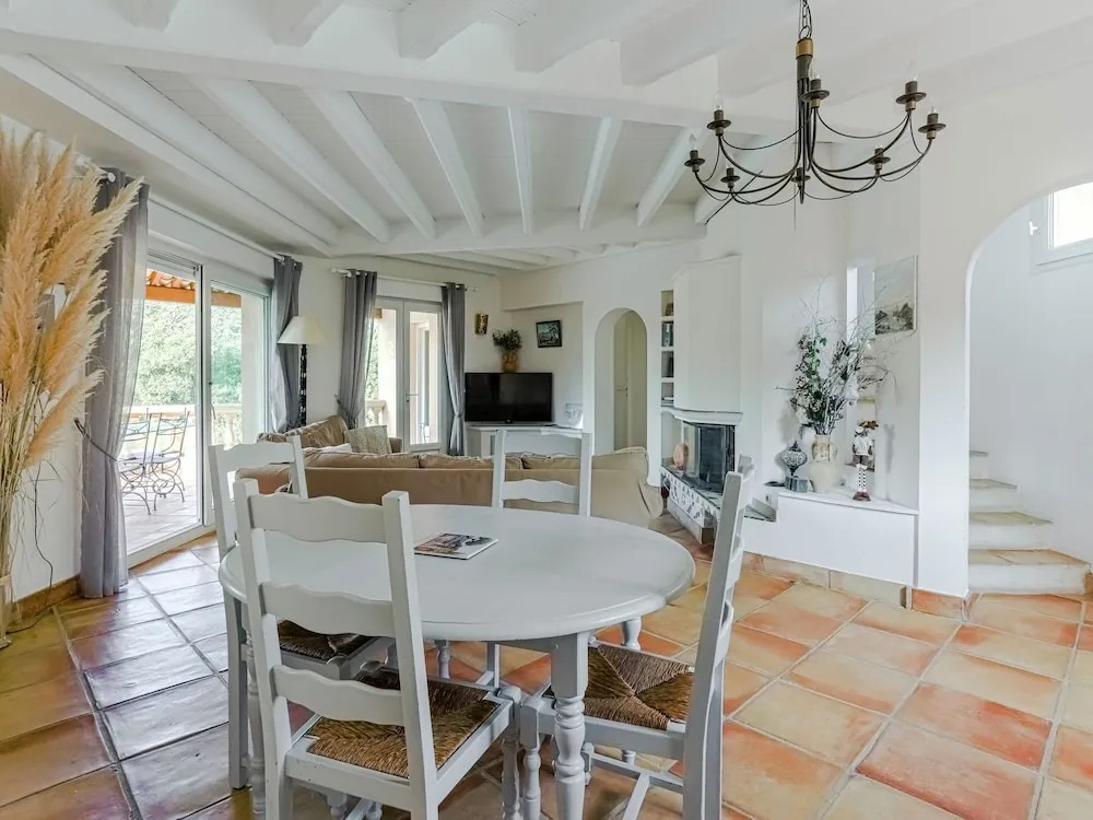 Mediterranean Home With Private Pool and Summer Kitchen, 800m From the Beach