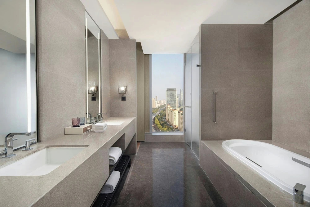 Courtyard by Marriott Luoyang