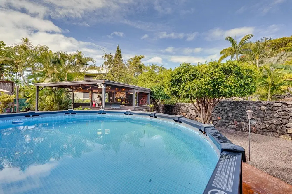 Kailua-kona Home w/ Tropical Bar: Walk to Beach!