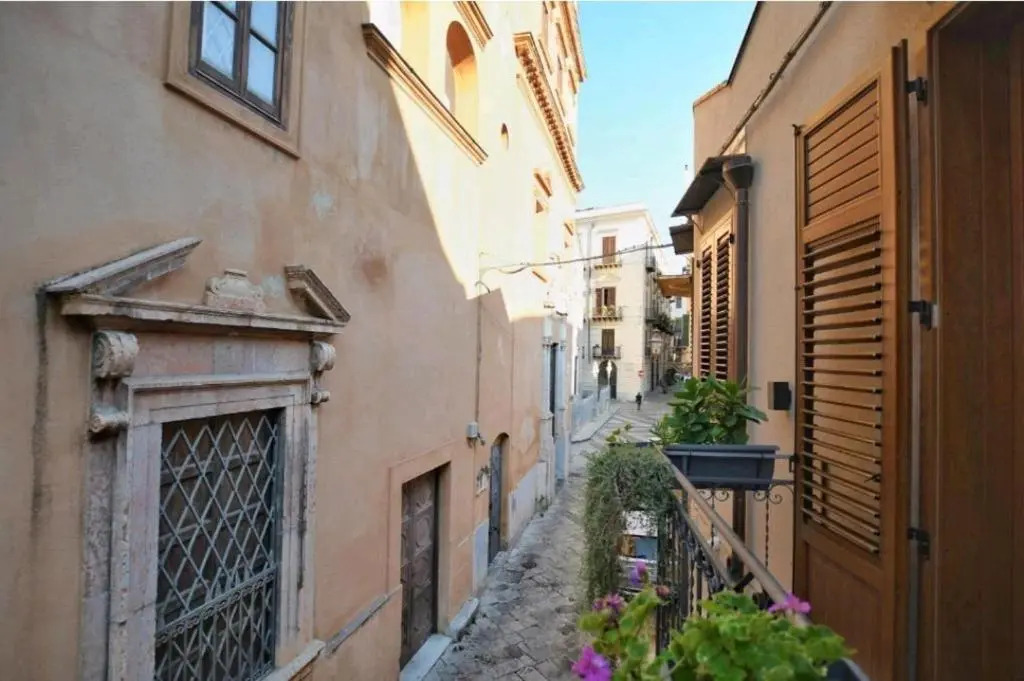 San Francesco Rooms and Apartment with Terrace in Palermo Locazione Turistica