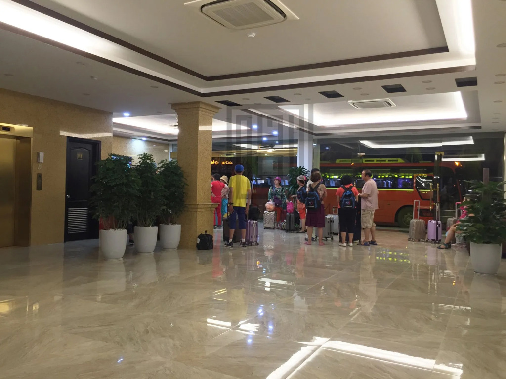 Golden Gem Tuan Chau Hotel