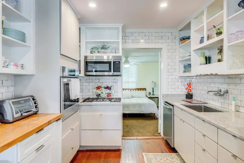 St. Marys Chic: Porch Living & Total Walkability!